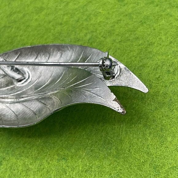 Vintage Triple Leaf Silver Tone Brooch Pin - Picture 15 of 16